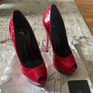 Red patent leather Giuseppe Zanotti platform pumps made in Italy size 35